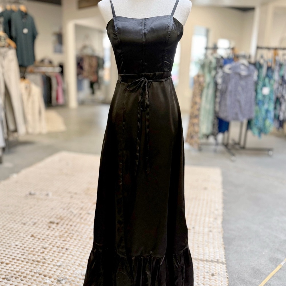 Chic Black Maxi Dress with Tie Waist